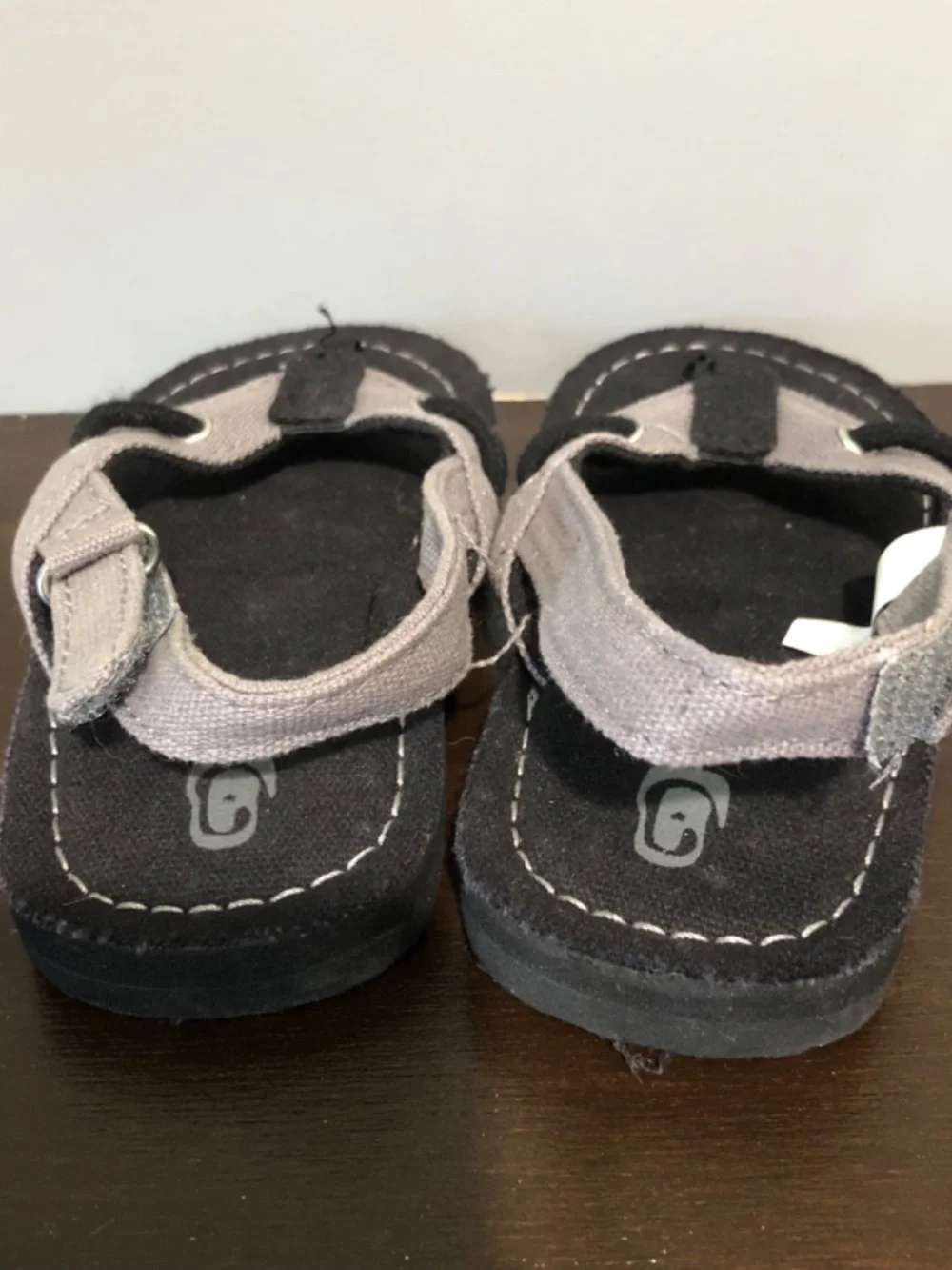 Children's Place Black Gray Baby Boy Flip Flop Sandals Sz 8-9 Minimalist Beach